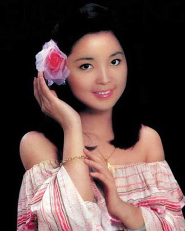 Tròn 24 năm sau cái chết bí ẩn, Đặng Lệ Quân khiến người hâm mộ tiếc nuối với nhan sắc một thời lẫy lừng Tròn 24 năm sau cái chết bí ẩn, Đặng Lệ Quân khiến người hâm mộ tiếc nuối với nhan sắc một thời lẫy lừng