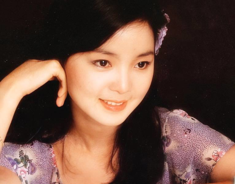 Tròn 24 năm sau cái chết bí ẩn, Đặng Lệ Quân khiến người hâm mộ tiếc nuối với nhan sắc một thời lẫy lừng Tròn 24 năm sau cái chết bí ẩn, Đặng Lệ Quân khiến người hâm mộ tiếc nuối với nhan sắc một thời lẫy lừng