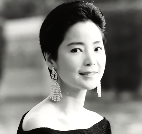 Tròn 24 năm sau cái chết bí ẩn, Đặng Lệ Quân khiến người hâm mộ tiếc nuối với nhan sắc một thời lẫy lừng Tròn 24 năm sau cái chết bí ẩn, Đặng Lệ Quân khiến người hâm mộ tiếc nuối với nhan sắc một thời lẫy lừng