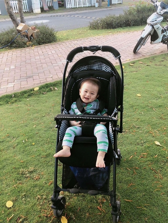 Cuộc sống đáng ngưỡng mộ của Lâm Khánh Chi: Con trai bụ bẫm, đáng yêu, chồng chăm vợ hết lòng