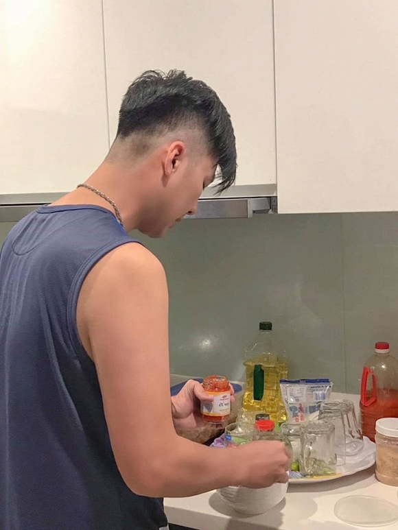 Cuộc sống đáng ngưỡng mộ của Lâm Khánh Chi: Con trai bụ bẫm, đáng yêu, chồng chăm vợ hết lòng