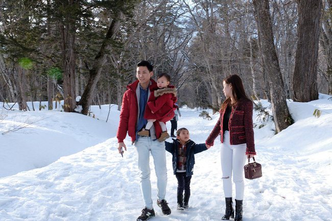 Gia đình ngược cực thú vị: Vợ đi làm từ sáng đến tối, chồng ở nhà làm nội trợ, chăm sóc 2 con nhỏ, thu nhập hơn 1 tỷ đồng/năm