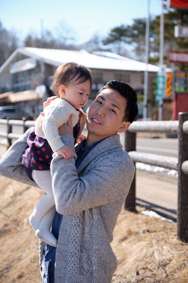 Gia đình ngược cực thú vị: Vợ đi làm từ sáng đến tối, chồng ở nhà làm nội trợ, chăm sóc 2 con nhỏ, thu nhập hơn 1 tỷ đồng/năm