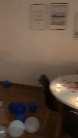 Chồng tặng núi tiền làm quà sinh nhật, vợ xuýt xoa: Không đếm được, phải dùng máy