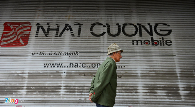 Nhật Cường Mobile đóng cửa, bị khám xét, khách bất ngờ, hoang mang