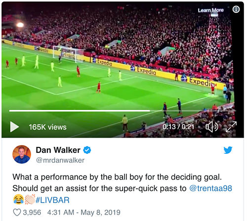 Sự nhanh trí của cậu bé nhặt bóng giúp Liverpool thắng Barca