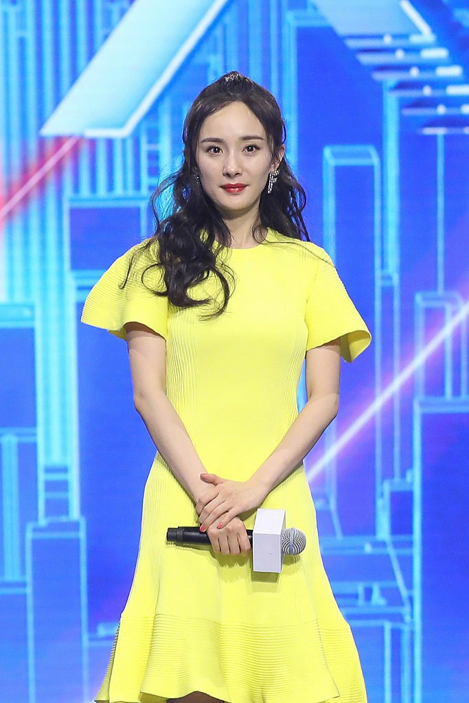 Nhìn những hình ảnh này là biết lý do vì sao Dương Mịch không thể sống thiếu photoshop!