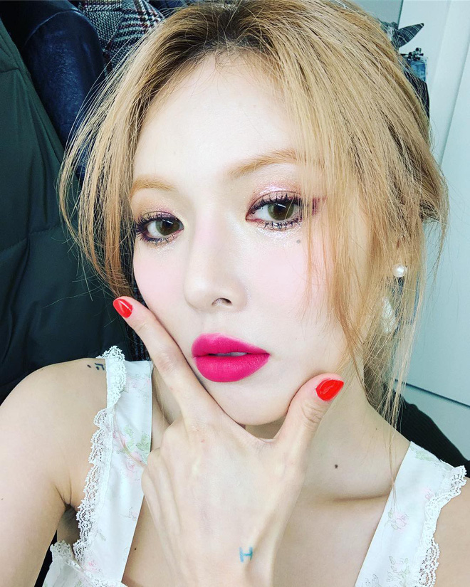 Muốn vừa xinh vừa ra dáng cô nàng sành điệu, bạn phải sắm ngay màu son này cùng 2 cách makeup sau đây Muốn vừa xinh vừa ra dáng cô nàng sành điệu, bạn phải sắm ngay màu son này cùng 2 cách makeup sau đây