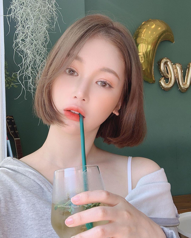 Muốn vừa xinh vừa ra dáng cô nàng sành điệu, bạn phải sắm ngay màu son này cùng 2 cách makeup sau đây Muốn vừa xinh vừa ra dáng cô nàng sành điệu, bạn phải sắm ngay màu son này cùng 2 cách makeup sau đây