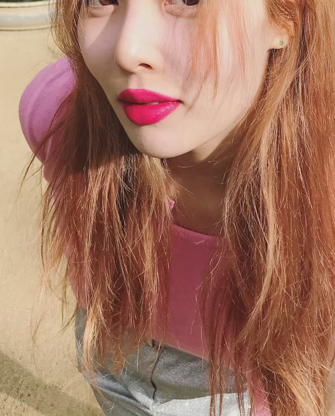 Muốn vừa xinh vừa ra dáng cô nàng sành điệu, bạn phải sắm ngay màu son này cùng 2 cách makeup sau đây Muốn vừa xinh vừa ra dáng cô nàng sành điệu, bạn phải sắm ngay màu son này cùng 2 cách makeup sau đây