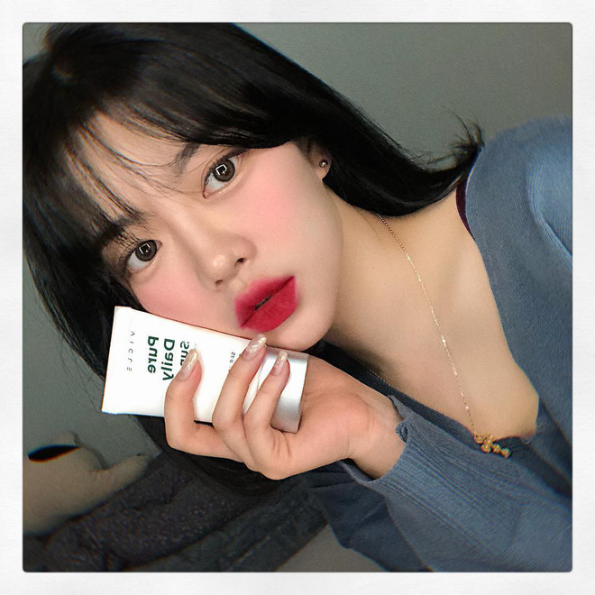 Muốn vừa xinh vừa ra dáng cô nàng sành điệu, bạn phải sắm ngay màu son này cùng 2 cách makeup sau đây Muốn vừa xinh vừa ra dáng cô nàng sành điệu, bạn phải sắm ngay màu son này cùng 2 cách makeup sau đây
