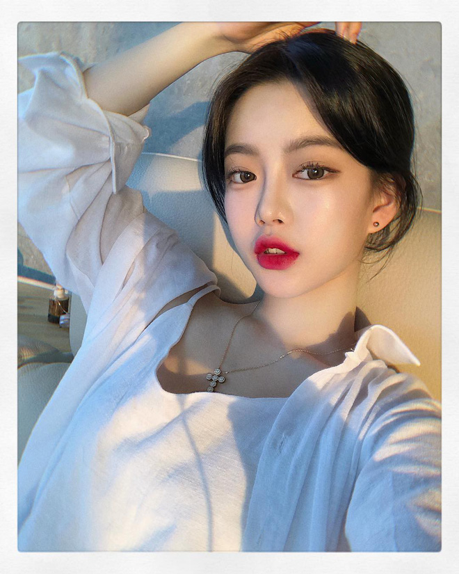 Muốn vừa xinh vừa ra dáng cô nàng sành điệu, bạn phải sắm ngay màu son này cùng 2 cách makeup sau đây Muốn vừa xinh vừa ra dáng cô nàng sành điệu, bạn phải sắm ngay màu son này cùng 2 cách makeup sau đây