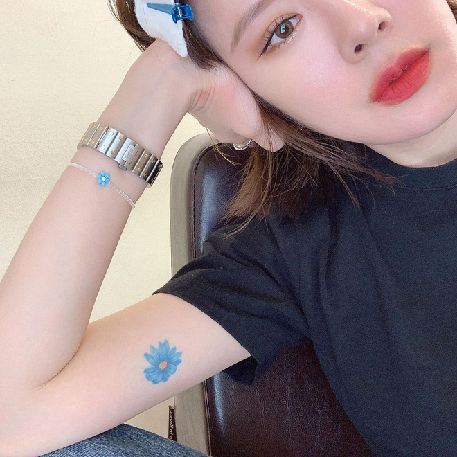 Muốn vừa xinh vừa ra dáng cô nàng sành điệu, bạn phải sắm ngay màu son này cùng 2 cách makeup sau đây Muốn vừa xinh vừa ra dáng cô nàng sành điệu, bạn phải sắm ngay màu son này cùng 2 cách makeup sau đây