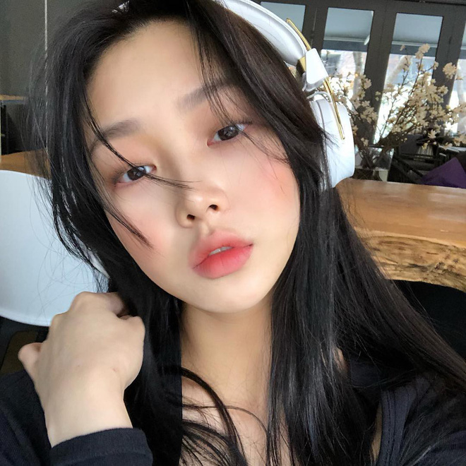 Muốn vừa xinh vừa ra dáng cô nàng sành điệu, bạn phải sắm ngay màu son này cùng 2 cách makeup sau đây Muốn vừa xinh vừa ra dáng cô nàng sành điệu, bạn phải sắm ngay màu son này cùng 2 cách makeup sau đây