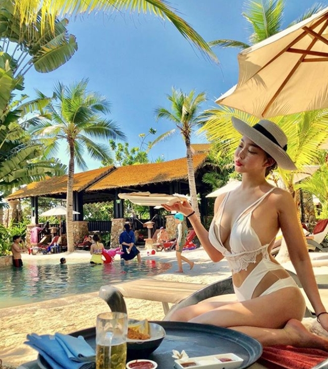 Thân hình đẫy đà quá đỗi sexy của người được phong nữ hoàng bikini Hàn Quốc