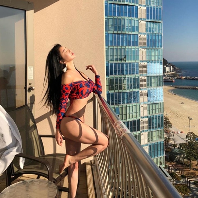 Thân hình đẫy đà quá đỗi sexy của người được phong nữ hoàng bikini Hàn Quốc