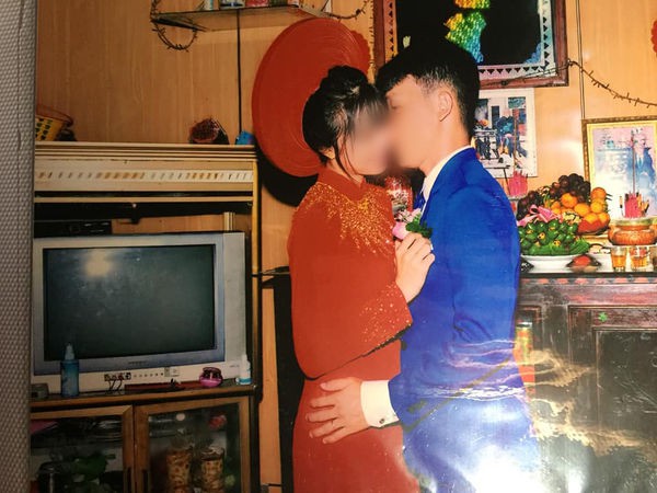 Vừa bực, vừa buồn cười với bộ ảnh cưới theo phong cách thập niên hồi đó của cô dâu Đồng Tháp