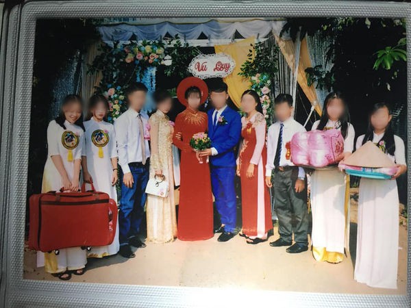 Vừa bực, vừa buồn cười với bộ ảnh cưới theo phong cách thập niên hồi đó của cô dâu Đồng Tháp