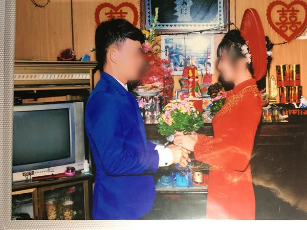 Vừa bực, vừa buồn cười với bộ ảnh cưới theo phong cách thập niên hồi đó của cô dâu Đồng Tháp