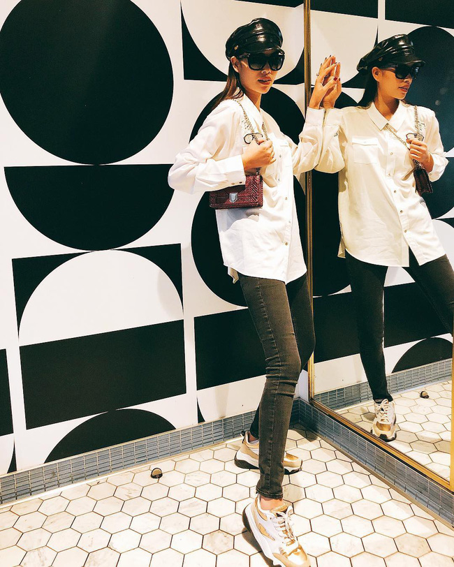 Dạo gần đây, Phạm Hương như trẻ ra vài tuổi nhờ 2 công thức diện đồ này