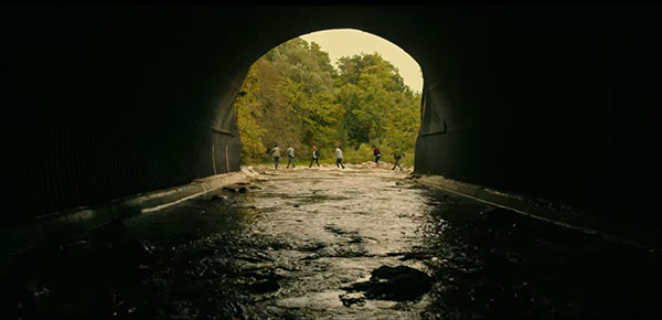 Soi nhanh 15 chi tiết đáng chú ý nhất trailer IT 2: Gã hề ma quái từng có con?