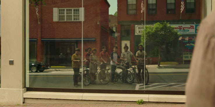 Soi nhanh 15 chi tiết đáng chú ý nhất trailer IT 2: Gã hề ma quái từng có con?