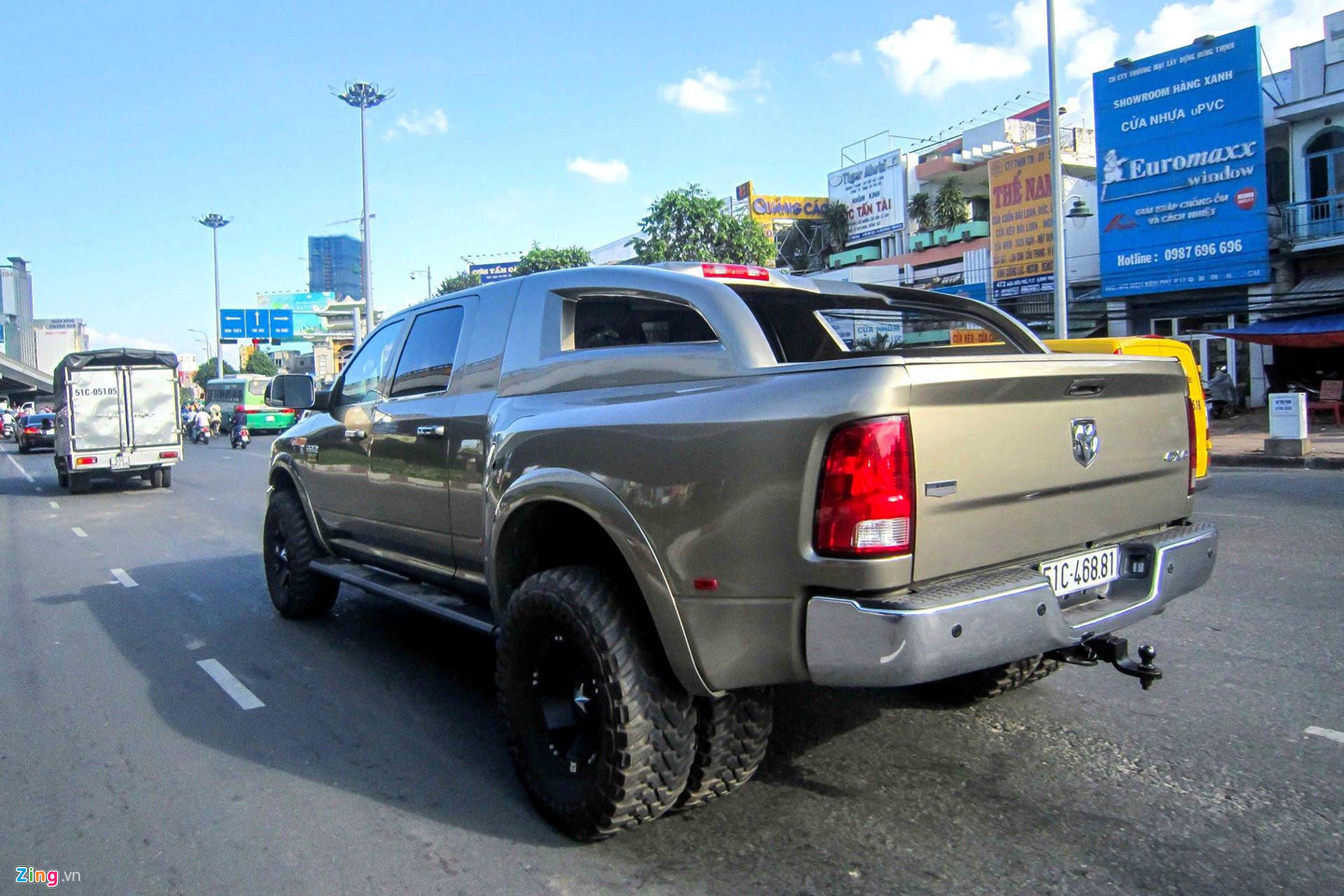 Bán tải hạng nặng - thú chơi tốn kém của đại gia Việt