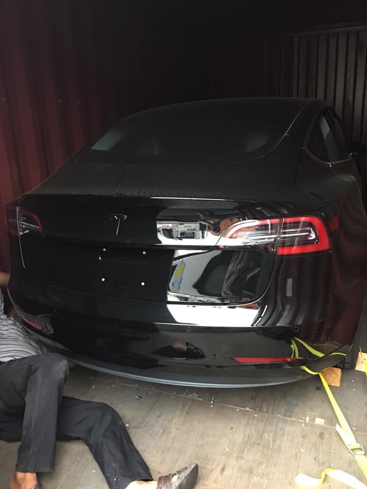 Rộ tin xe điện Tesla Model 3 đầu tiên về Việt Nam