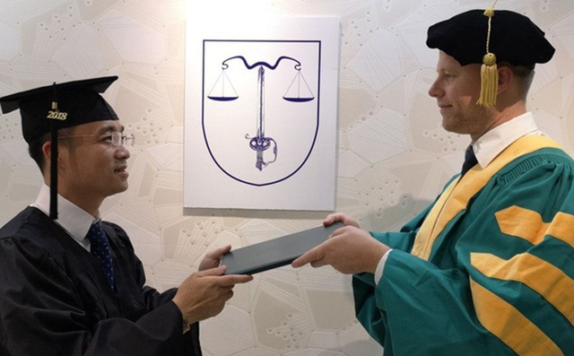 Bộ GDĐT nói gì về văn bằng của nhà báo quốc tế Lê Hoàng Anh Tuấn?