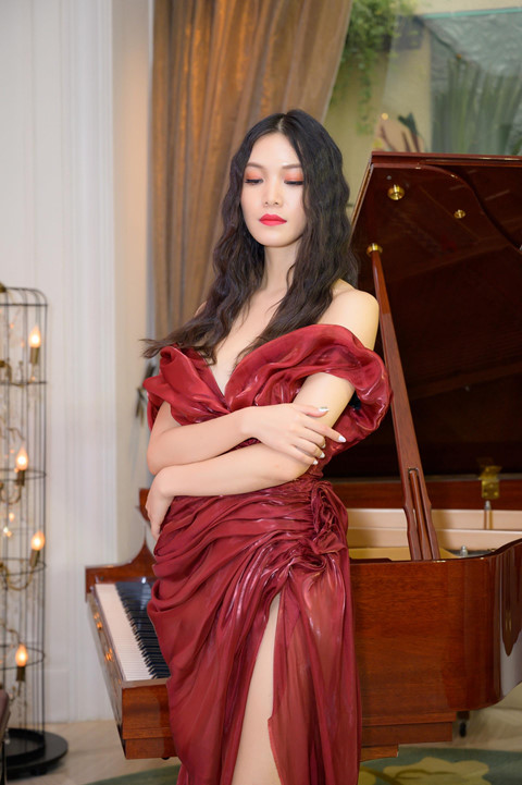 Thùy Dung: ‘Tôi đau về thể xác, tinh thần vì người yêu quá ghen tuông’