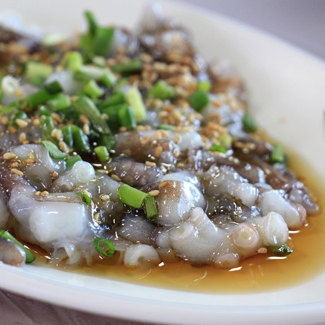 Livestream cảnh ăn bạch tuộc sống, cô gái xinh đẹp suýt bị đối phương nuốt chửng và sự thật kinh hoàng về món ăn này Livestream cảnh ăn bạch tuộc sống, cô gái xinh đẹp suýt bị đối phương nuốt chửng và sự thật kinh hoàng về món ăn này