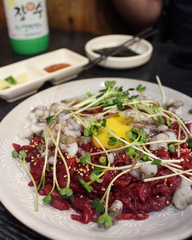 Livestream cảnh ăn bạch tuộc sống, cô gái xinh đẹp suýt bị đối phương nuốt chửng và sự thật kinh hoàng về món ăn này Livestream cảnh ăn bạch tuộc sống, cô gái xinh đẹp suýt bị đối phương nuốt chửng và sự thật kinh hoàng về món ăn này