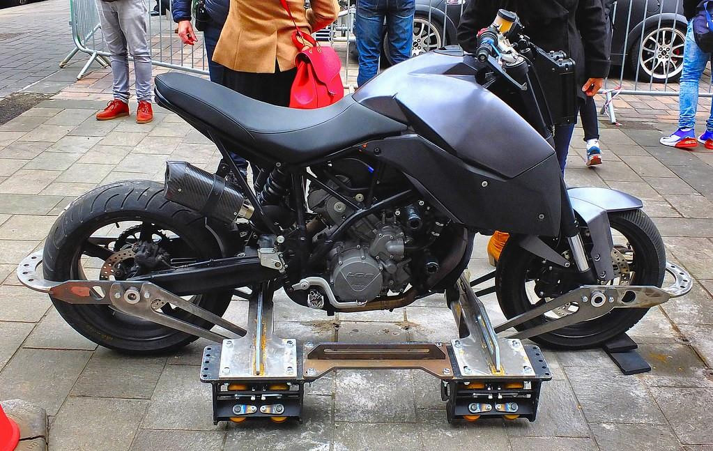 Dàn xe trong bom tấn Fast & Furious mới - thượng vàng hạ cám