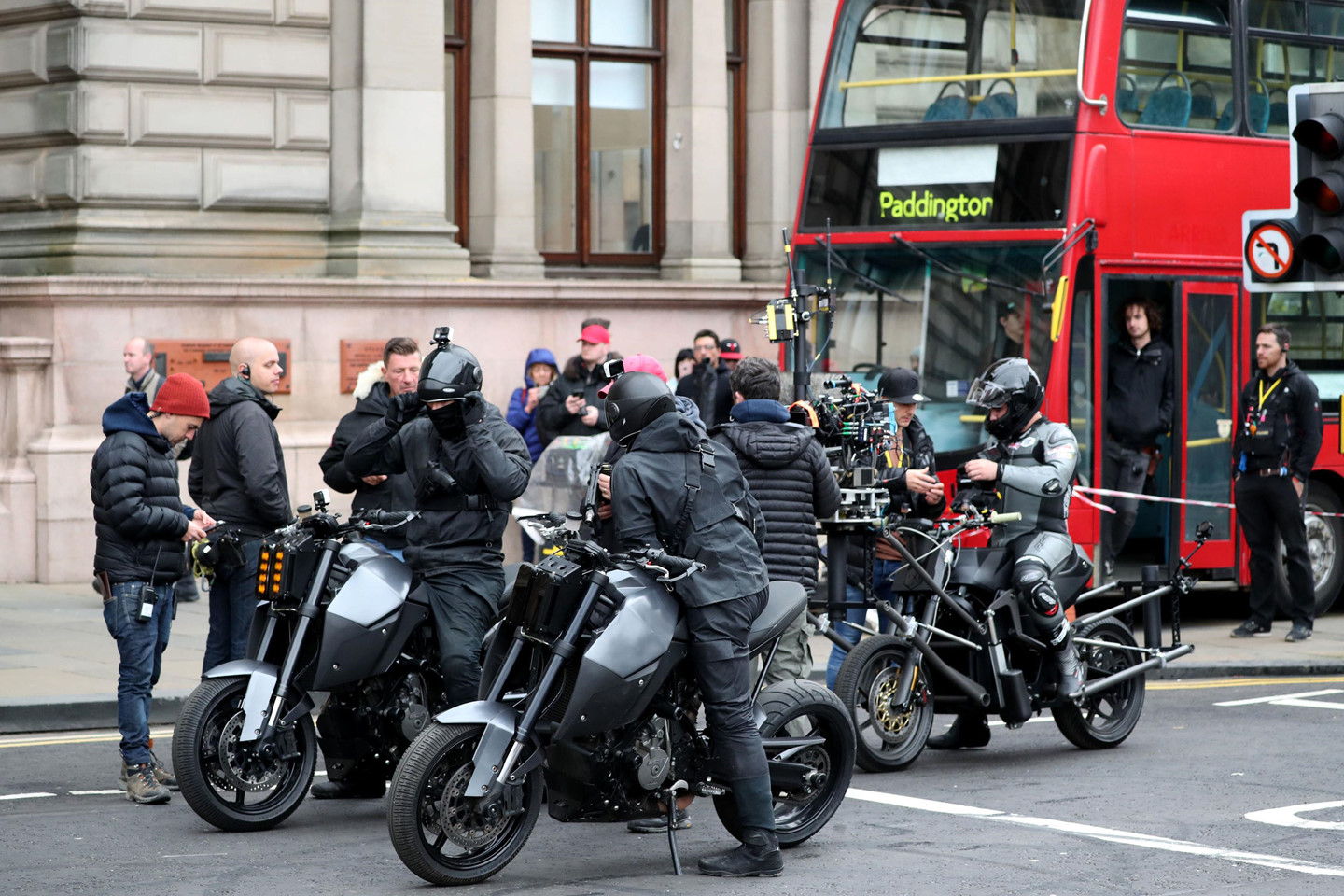 Dàn xe trong bom tấn Fast & Furious mới - thượng vàng hạ cám