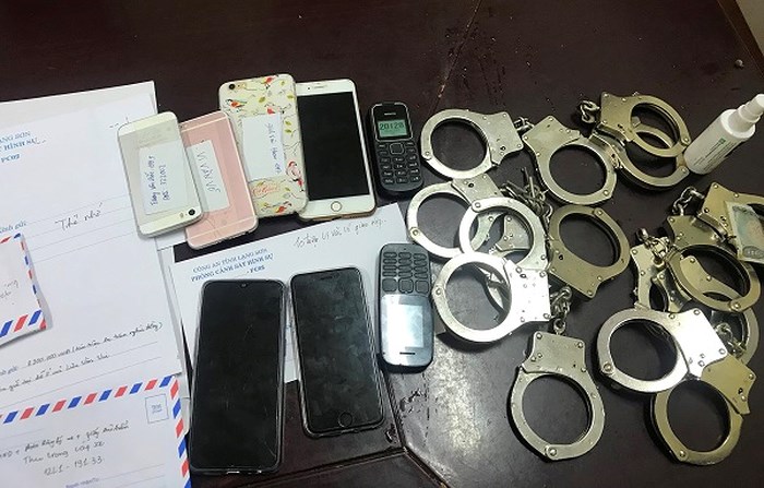 Giả là công an bắt giữ người rồi tống tiền gia đình nạn nhân