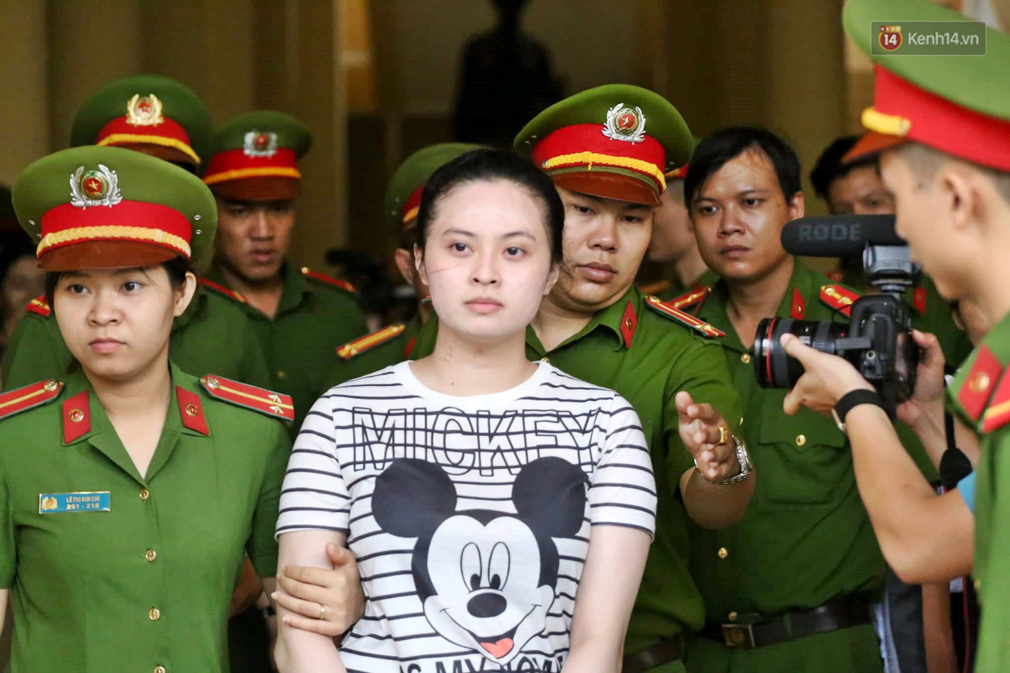 Ông trùm ma tuý Văn Kính Dương bảo vệ người tình và đồng bọn bị hắn lợi dụng như thế nào?