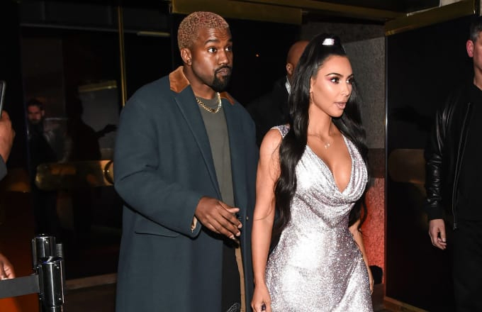 Vợ chồng Kim túc trực trong bệnh viện chờ con thứ tư chào đời