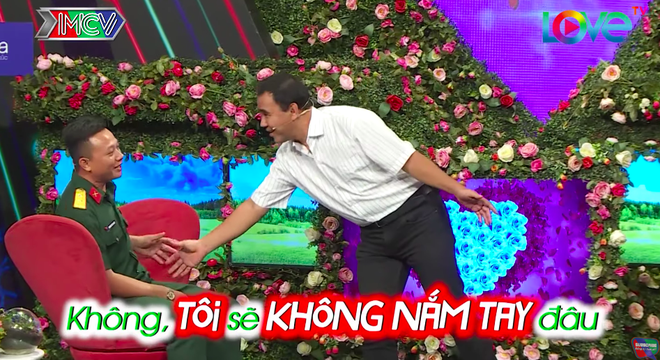 Bạn muốn hẹn hò: Tình trường của chàng lính khiến 2 MC bất ngờ, khán giả vỗ tay rào rào