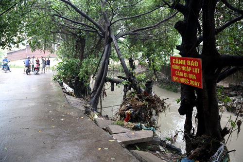 Thi thể nam sinh thứ hai bị nước cuốn ở Đồng Nai trôi xa 2 km