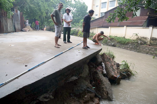 Thi thể nam sinh thứ hai bị nước cuốn ở Đồng Nai trôi xa 2 km