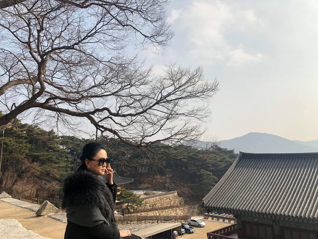 Cô Văn Thùy Dương - con gái út cố PGS. Văn Như Cương chia sẻ tâm sự vui, úp mở chuyện đang mang bầu ở tuổi 47?