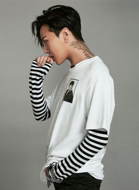 Cô gái Hàn Quốc bị chửi rủa, nhổ nước bọt giữa phố vì xăm kín người