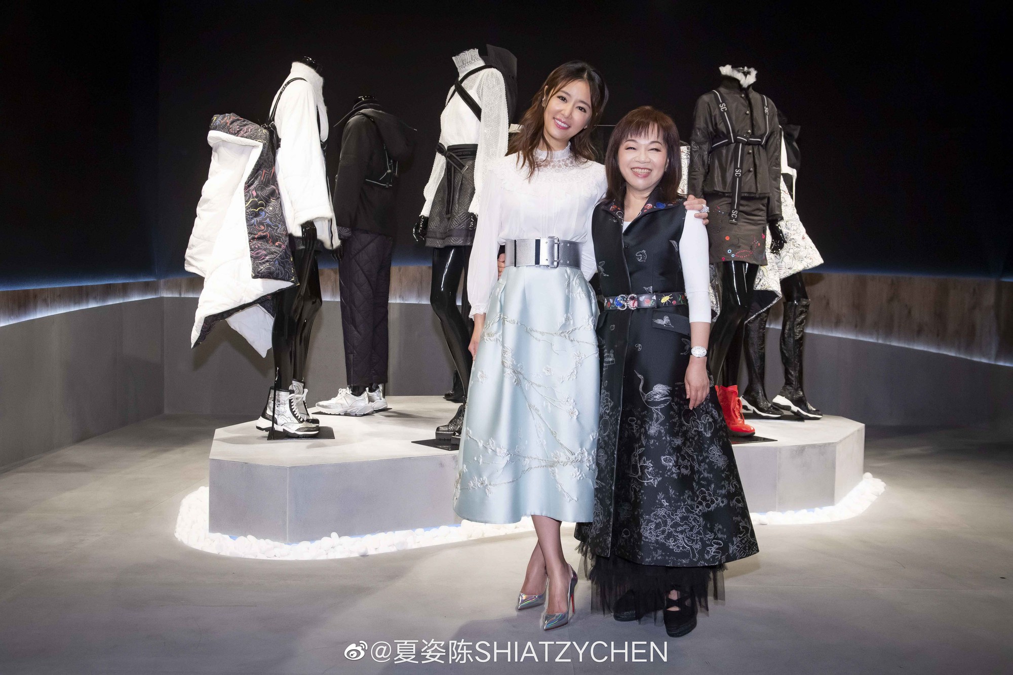 Động thái đáp trả cao tay của Lâm Tâm Như khi Hoắc Kiến Hoa bị tố phân biệt đối xử giữa vợ và Dương Mịch