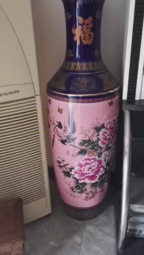 Con gái làm vỡ chiếc bình quý trong nhà, không ngờ vô tình lại làm lộ bí mật mà người cha giấu kín 13 năm nay Con gái làm vỡ chiếc bình quý trong nhà, không ngờ vô tình lại làm lộ bí mật mà người cha giấu kín 13 năm nay