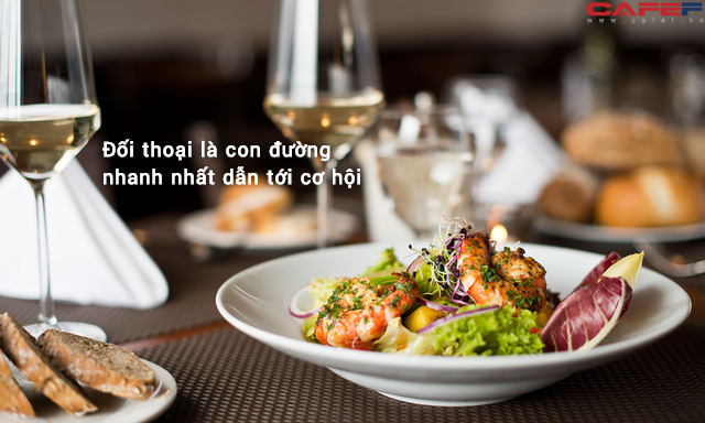 Ngồi cùng mâm cũng góp phần nhìn thấu bản chất một người, ai làm được 2 điều sau trong bữa ăn sớm muộn cũng có ngày công thành danh toại