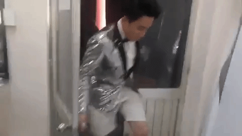 Trấn Thành xấu hổ vì gặp sự cố trang phục tế nhị khi quay gameshow