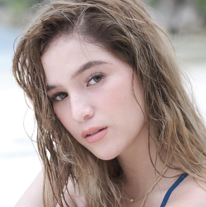 Từ cô bé nghèo sống ở đường tàu đến hot girl nổi tiếng Philippines