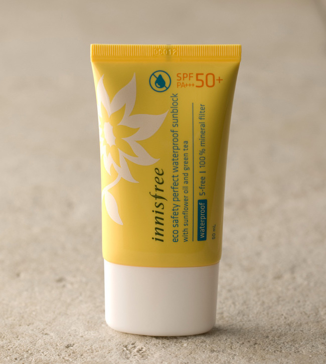 Nếu lo ngại kem chống nắng ngấm vào máu thì đây là 6 sản phẩm an toàn tuyệt đối mà bạn cần biết