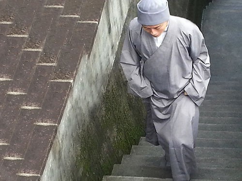 Nam danh ca xinh đẹp chuyên đóng vai đại mỹ nhân: Là quốc bảo Trung Quốc nhưng đau khổ đi tu vì bị phụ tình