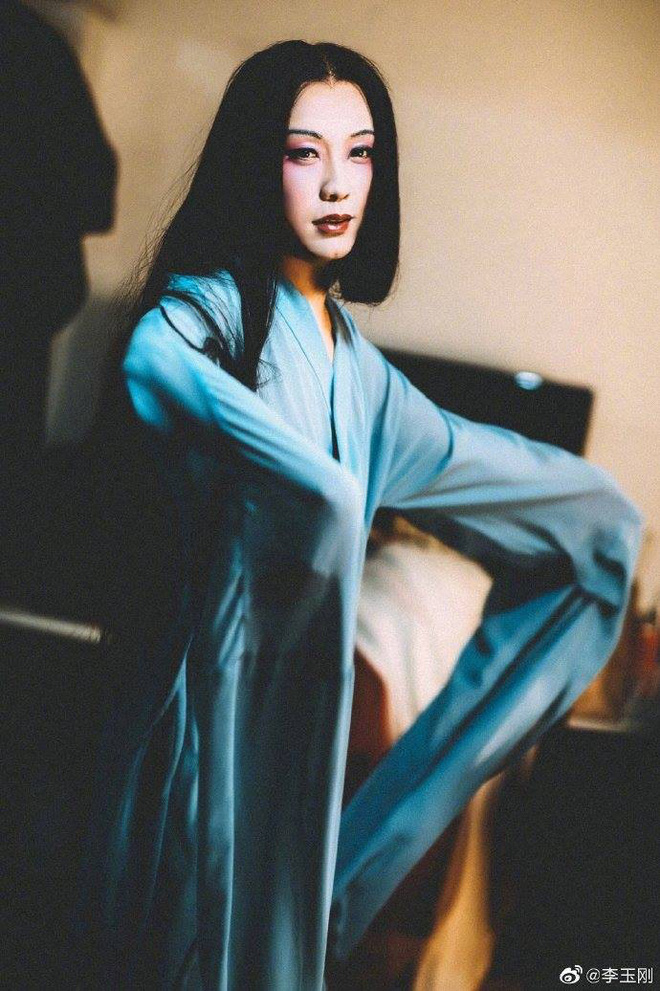 Nam danh ca xinh đẹp chuyên đóng vai đại mỹ nhân: Là quốc bảo Trung Quốc nhưng đau khổ đi tu vì bị phụ tình